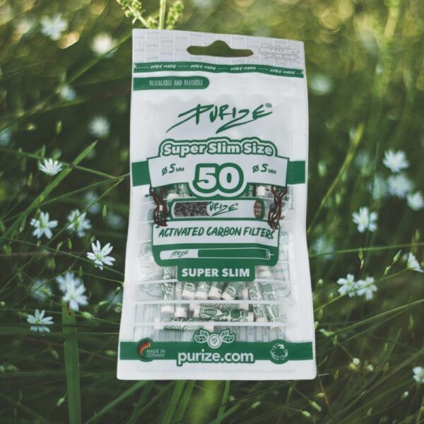 50 PURIZE® Super Slim Size Aktivkohlefilter im 50er-Pack – Nachhaltige Filter auf Kokosnuss-Basis mit hitzebeständigen Keramikkappen.